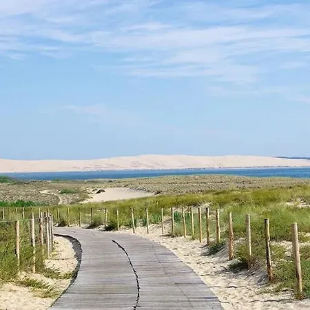 Avec Piscine 公寓 *